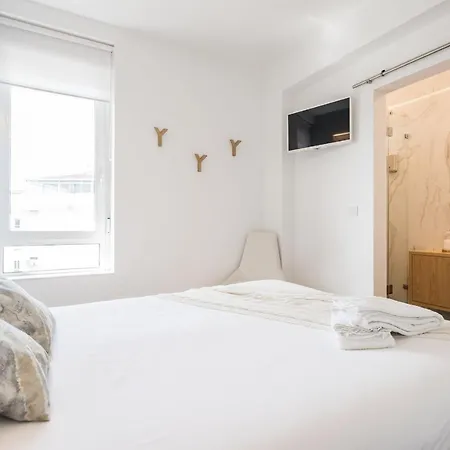 Lisbon Airport Suites Apartment *