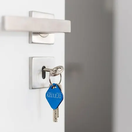 Lisbon Airport Suites Apartment *