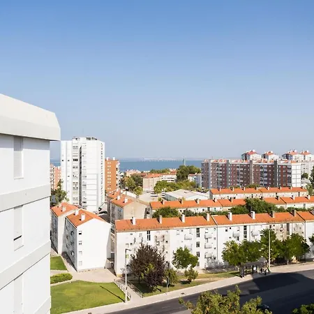 Lisbon Airport Suites Apartment *