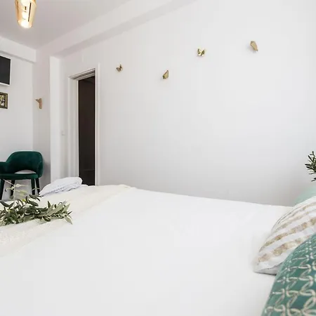 Lisbon Airport Suites Apartment
